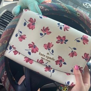 Kate spade purse comes with 2 straps, price is negotiable